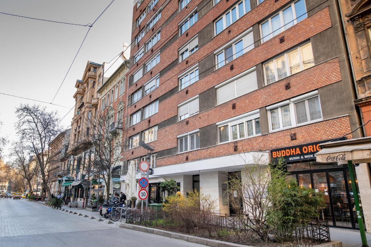 N28 Studio Apartment In Andrassy Boulevard. Boedapest Buitenkant foto