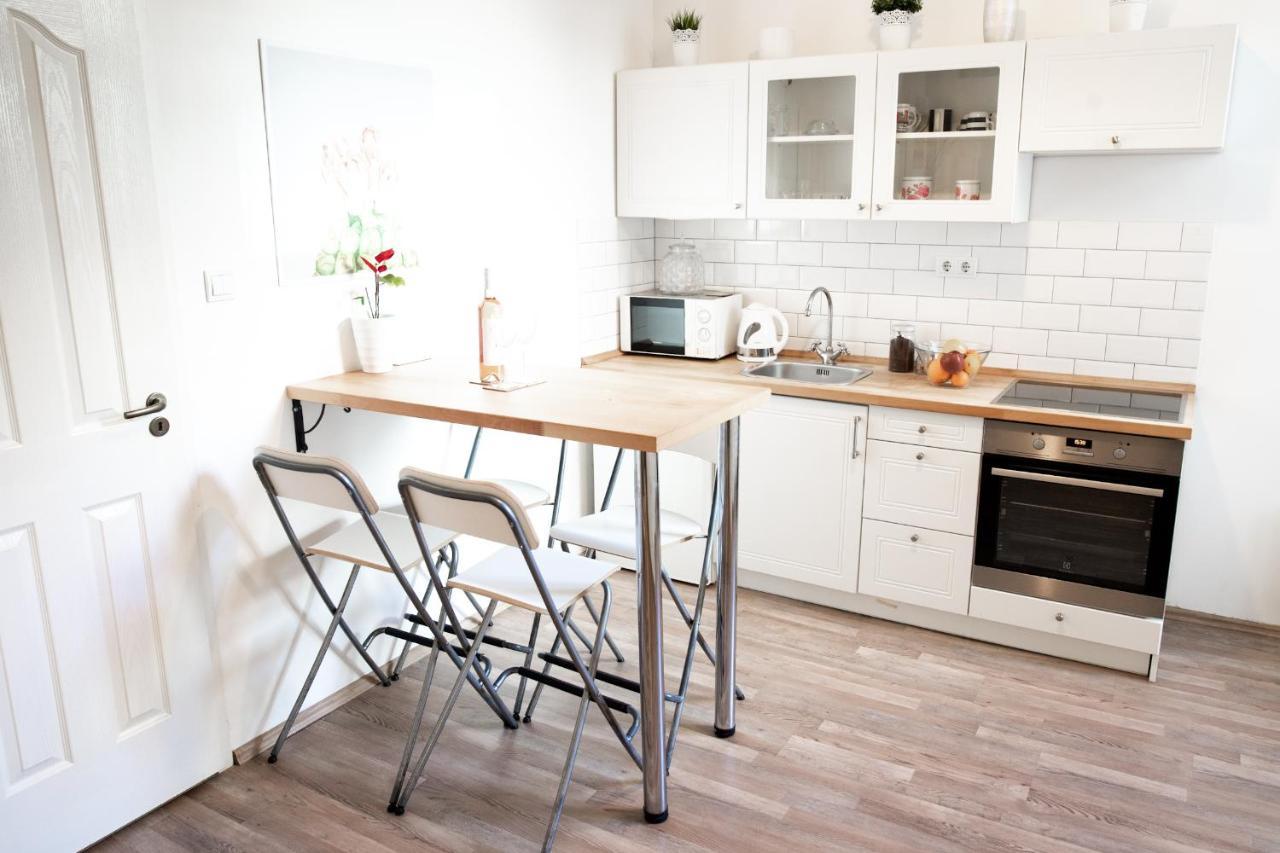 N28 Studio Apartment In Andrassy Boulevard. Boedapest Buitenkant foto