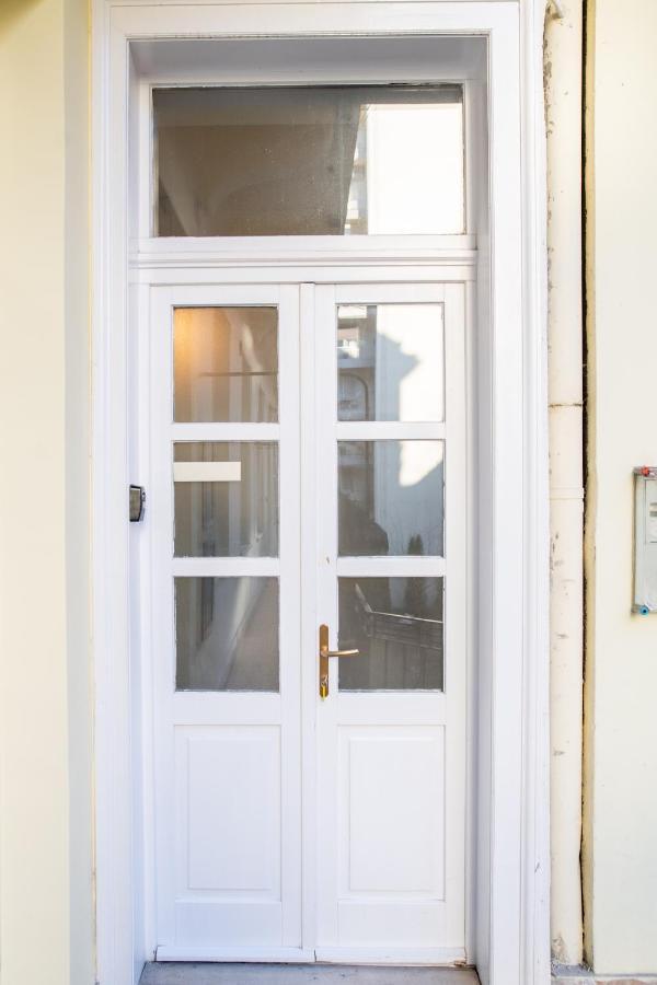 N28 Studio Apartment In Andrassy Boulevard. Boedapest Buitenkant foto